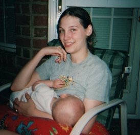 mother nursing her baby in the cradle hold